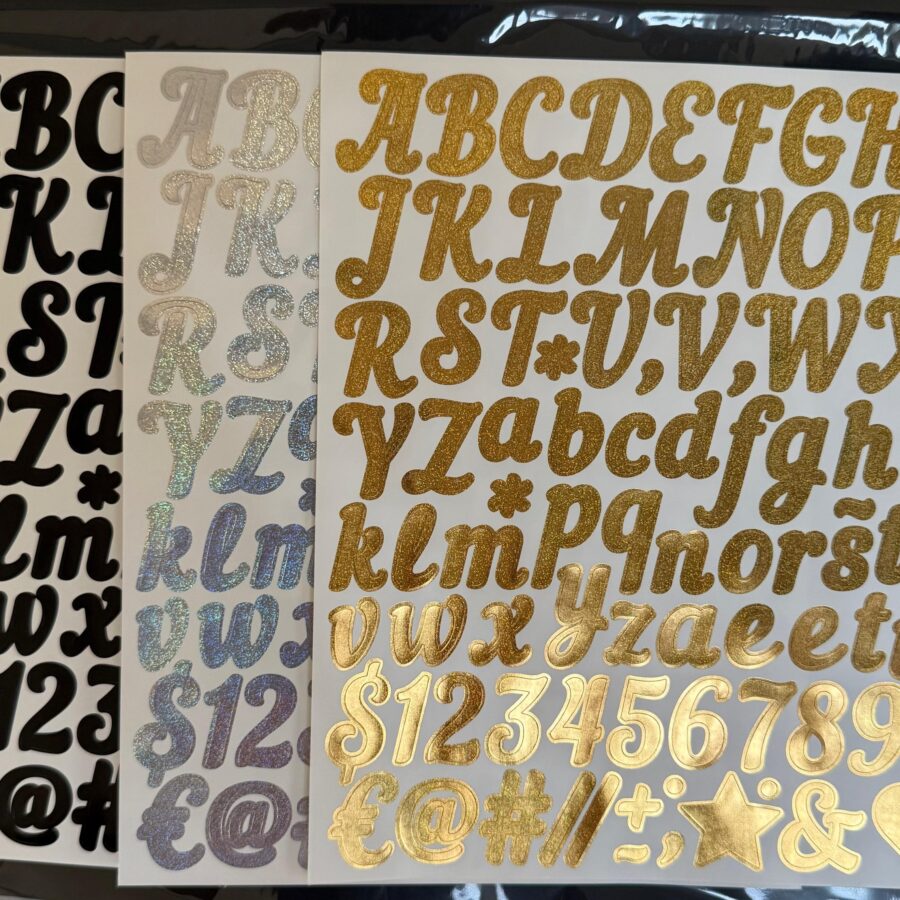 Hoja de letras autoadhesivas
